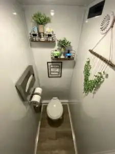 High Throne restroom trailer detail
